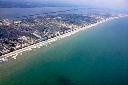 picture of the ocean touching a long strip of land